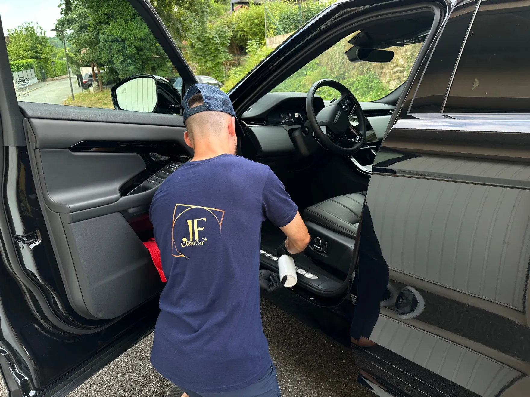 Nettoyage intérieur d'un véhicule à domicile par JF Clean' Car